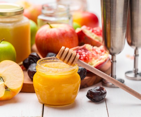 Apple and honey, traditional food of jewish New Year - Rosh Hashana.